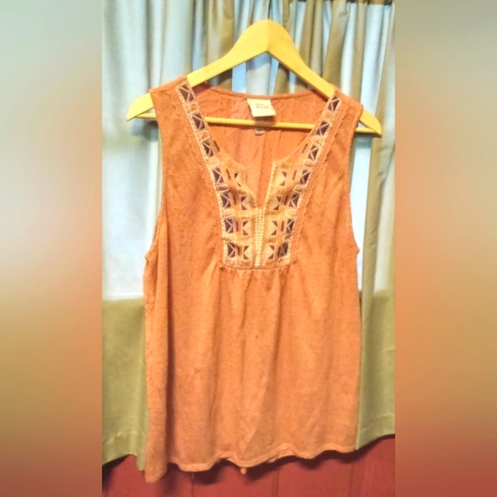 Knox Rose Embroidered tunic top